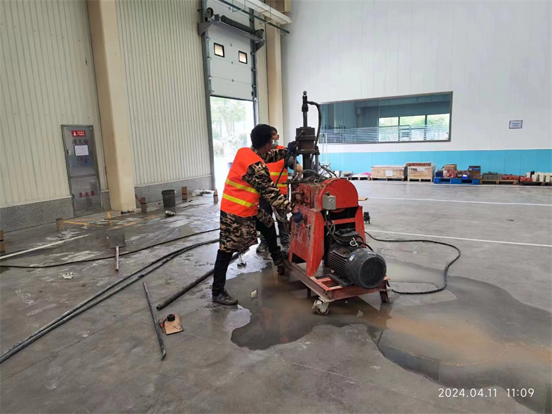 调楼镇厂房地面下沉塌陷注浆加固施工